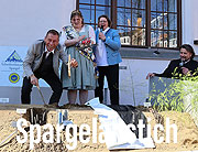 Symbolisches Spargelstechen 2025 zum Saisonauftakt auf dem Viktualienmarkt mit BR-Moderator Markus Othmer am 03.04.2025 (©Foto:Martin Schmitz)